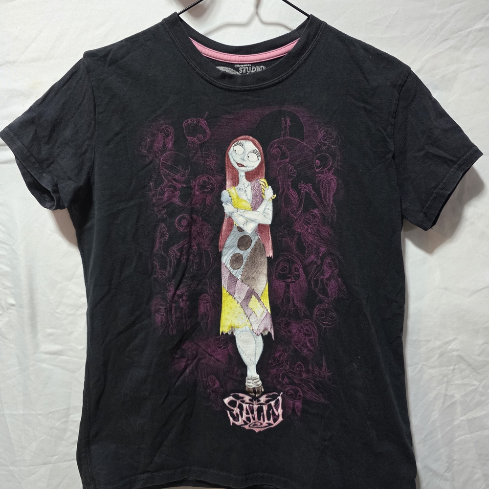 Disney Women's Black and Yellow Graphic Tee - Short Sleeve